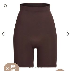 SKIMS SCULPTING SHORT ABOVE THE KNEE W/ OPEN GUSSET 2X/3X NWOT